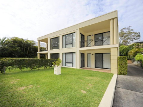 'Bagnall Views' 2/161 Government Rd - Stylish & Modern Duplex Across The Road To The Waters Edge - Accommodation Burleigh 0