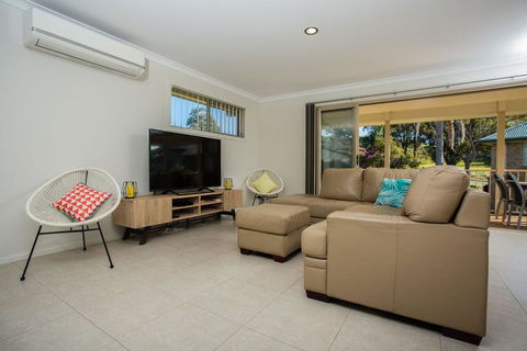'Banksia Atura' At Tura Beach - Accommodation Burleigh 2