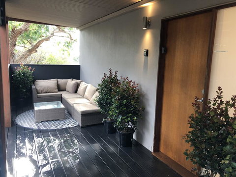 'Carinya' Coastal Cottage - Accommodation Burleigh 2