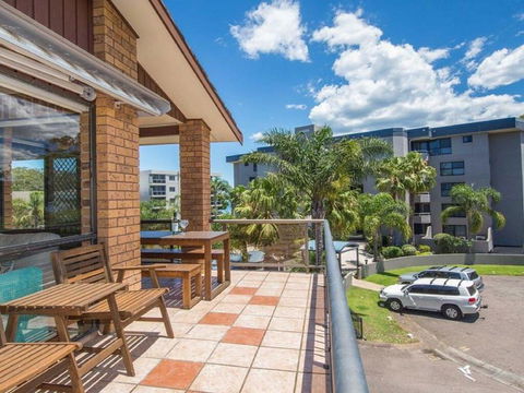 'COLUMBIA VIEWS', 2/9 COLUMBIA CLOSE - AIRCON, WIFI, NETFLIX, VIEWS & BOAT PARKING - Accommodation Burleigh 1