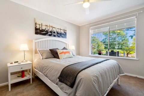 'In The Vines' Guest Cottage, Barossa Valley - Accommodation Burleigh 2