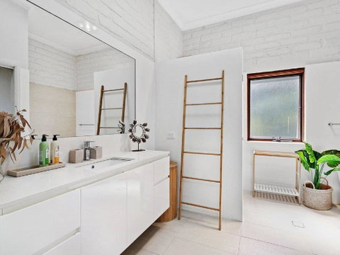 'Nunkeri', 5 Kerrie Close - Stunning House With Fabulous Views, Linen, WIFI & Air Conditioning - Accommodation Burleigh 3