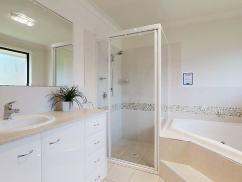 'Sandy Point Haven', 21a Sandy Point Rd - Stylish Haven With WIFI, Air Conditioning & Water Views - Accommodation Burleigh 1
