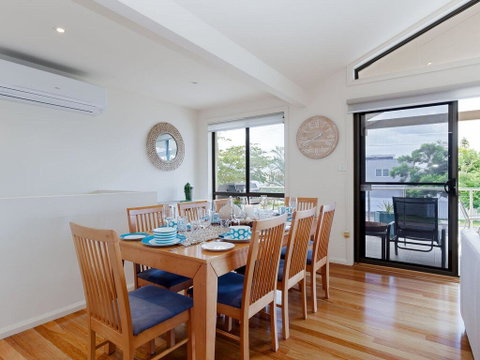 'Sandy Point Haven', 21a Sandy Point Rd - Stylish Haven With WIFI, Air Conditioning & Water Views - Accommodation Burleigh 3