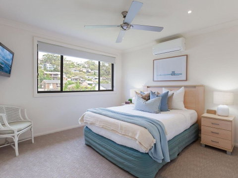 'Sandy Point Haven', 21a Sandy Point Rd - Stylish Haven With WIFI, Air Conditioning & Water Views - Accommodation Burleigh 0