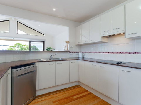 'Sandy Point Haven', 21a Sandy Point Rd - Stylish Haven With WIFI, Air Conditioning & Water Views - Accommodation Burleigh 2