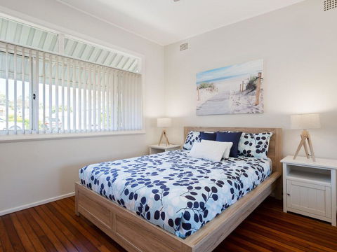 'Shoalz', 28 Rigney Street - Renovated Pet Friendly Cottage & Boat Parking - Accommodation Burleigh 1