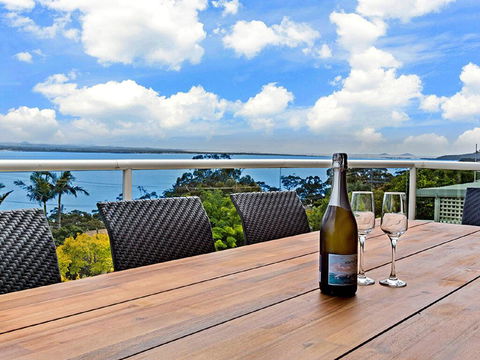 'The Bay', 25 Wallawa Rd - Huge Home With Aircon, Spectacular Views & Chromecast - Accommodation Burleigh 1