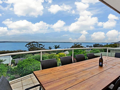'The Bay', 25 Wallawa Rd - Huge Home With Aircon, Spectacular Views & Chromecast - Accommodation Burleigh 0