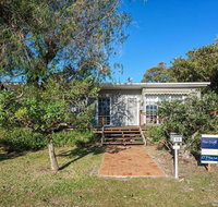 'The Croft' 11 Boulder Bay Rd - Cosy Beach House with Aircon  only 270m to the Beach - Accommodation Burleigh