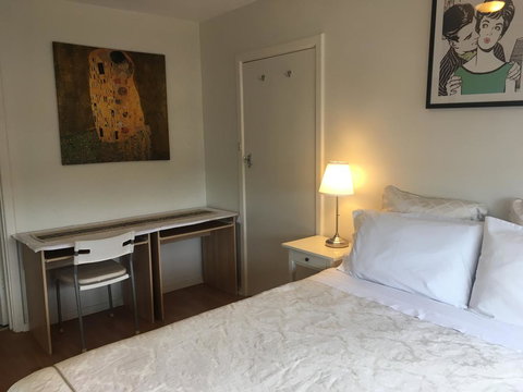 'The Mount' Trendy With City Views - Accommodation Burleigh 2