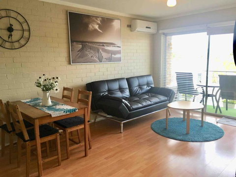 'The Mount' Trendy With City Views - Accommodation Burleigh 1