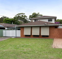 'Willows At The Bay' 111 Horace St - Large House with Aircon WIFI and Boat Parking. - Accommodation Burleigh