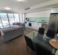 just listed Bolton St 1br 350m walk to Newcastle beach  Wifi end Eand - Accommodation Burleigh