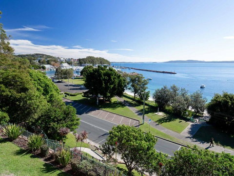 1 'Kiah', 53 Victoria Parade - Stunning Views, Wifi, Aircon, Just Across The Road To The Water - Accommodation Burleigh 0