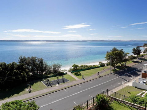 1 'Kiah', 53 Victoria Parade - Stunning Views, Wifi, Aircon, Just Across The Road To The Water - Accommodation Burleigh 2