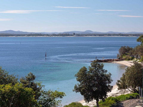 1 'Kiah', 53 Victoria Parade - Stunning Views, Wifi, Aircon, Just Across The Road To The Water - Accommodation Burleigh 3