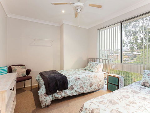 1 'Kooringal', 105 Soldiers Point Road - Waterfront Unit Wth Aircon - Accommodation Burleigh 2