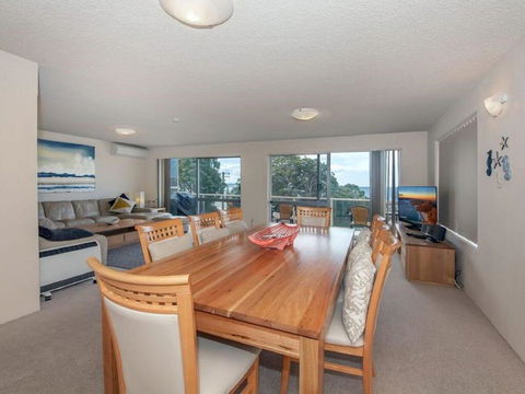 1 'Laman Lodge', 15 Laman Street - Stunning Air Conditioned Unit With Water Views And WIFI - Accommodation Burleigh 3
