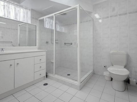 1 'Laman Lodge', 15 Laman Street - Stunning Air Conditioned Unit With Water Views And WIFI - Accommodation Burleigh 1