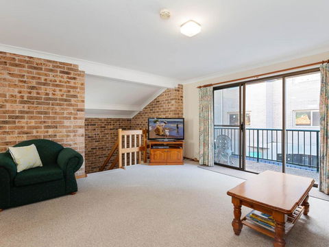 1 'Monterea' 3 Ondine Close - Walking Distance To Beach - Accommodation Burleigh 1