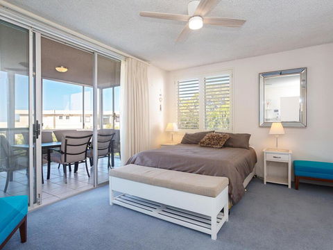 1 'Portofino' 7 Laman Street - Aircon & 1st Level Unit - Accommodation Burleigh 3