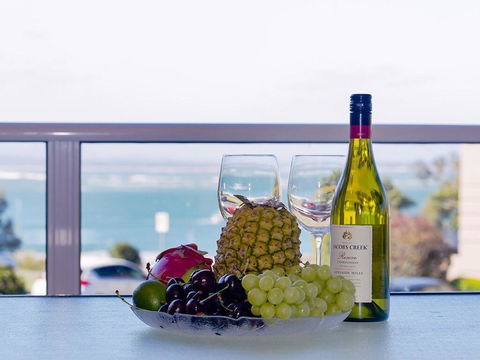 1 'Portofino' 7 Laman Street - Aircon & 1st Level Unit - Accommodation Burleigh 1