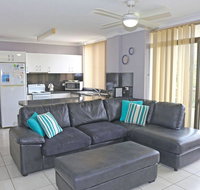 1 'The Commodore' 9-11 Donald St - Ground Floor Unit Close To Shops Cafe's And Marina - Accommodation Burleigh