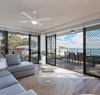 1 'The Poplars' 34 Magnus St - panoramic water views pool aircon  WIFI - Accommodation Burleigh