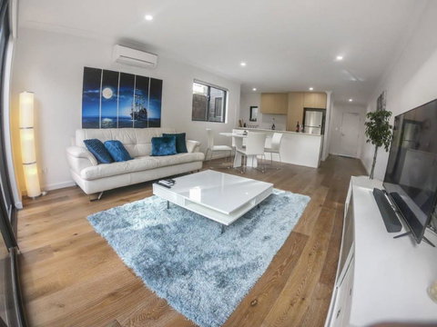 1 Bdrm Close Airport/Shops, WIFI, NETFLIX, PARKING - Accommodation Burleigh 3