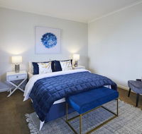 1 Bdrm Top Floor Apt With Sunroom - Accommodation Burleigh