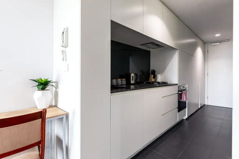 1 Bedroom Apartment In Prahran With Balcony - Accommodation Burleigh 2