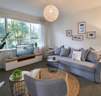 1 Bedroom Apt With Parking Stroll to Elwood Beach - Accommodation Burleigh