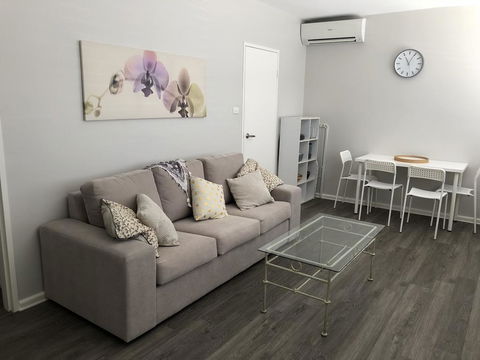 1 Bedroom Unit In Heart Of Elsternwick - Accommodation Burleigh 0