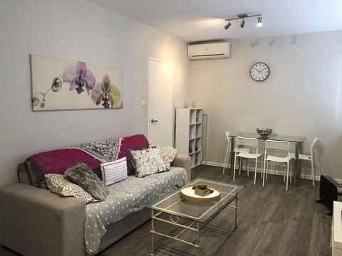 1 Bedroom Unit In Heart Of Elsternwick - Accommodation Burleigh 2