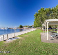 10 'Magnus Gardens' 7 Magnus Street - air conditioned  walk to town centre - Accommodation Burleigh