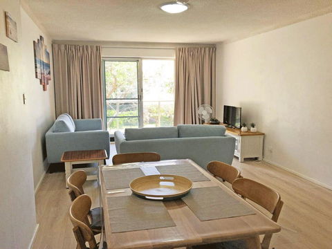10 'Parkview', 11-13 Catalina Close - Peaceful Park Views - Accommodation Burleigh 2