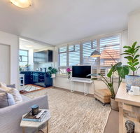 10 Barncleuth Square - Accommodation Burleigh