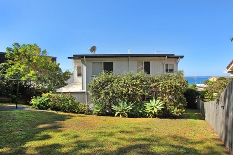 10 Barra Crescent, Coolum Beach, 500 BOND, WIFI, Walking Distance To Beach - Accommodation Burleigh 1