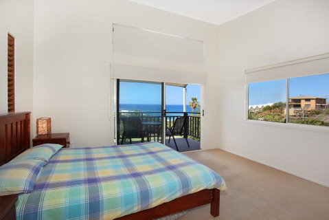 10 Barra Crescent, Coolum Beach, 500 BOND, WIFI, Walking Distance To Beach - Accommodation Burleigh 3