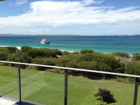 11 'Luskin Lodge' 29 Weatherly Close - Stunning Water Views - Accommodation Burleigh 0