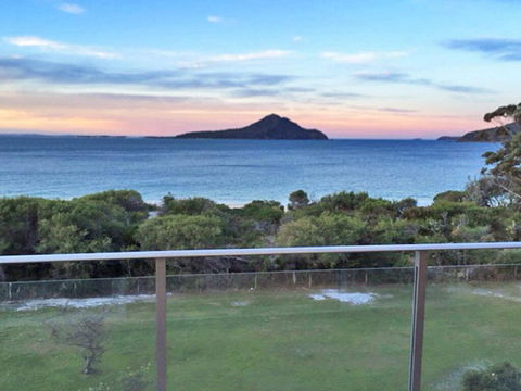 11 'Luskin Lodge' 29 Weatherly Close - Stunning Water Views - Accommodation Burleigh 1