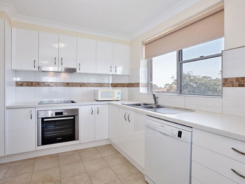 11 'Luskin Lodge' 29 Weatherly Close - Stunning Water Views - Accommodation Burleigh 3