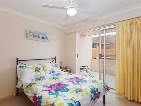 11 'Seashells', 21-23 Magnus Street - Pool, Lift, Aircon - Accommodation Burleigh 3