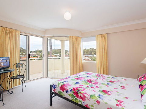 11 'Seashells', 21-23 Magnus Street - Pool, Lift, Aircon - Accommodation Burleigh 1