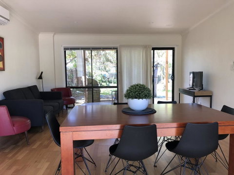11 Findlay Street - Accommodation Burleigh 0