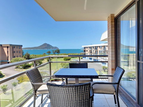 12 'Commodore', 6 Intrepid Close - Beautiful Water Views - Accommodation Burleigh 0