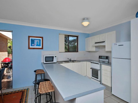 12 'Commodore', 6 Intrepid Close - Beautiful Water Views - Accommodation Burleigh 3