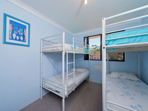 12 'Commodore', 6 Intrepid Close - Beautiful Water Views - Accommodation Burleigh 1