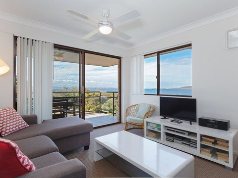 12 'Intrepid' 3 Intrepid Close - Right On The Beachfront - Accommodation Burleigh 2